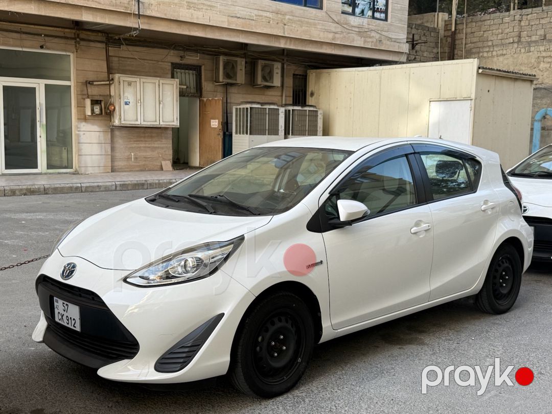"Toyota Aqua", icarəsi — Avtomobil icarəsi, Bakı (3)
