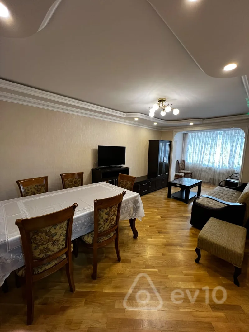 3 otaqlı mənzil, 72 m², Xalqlar metrosu — kirayə — Bakı