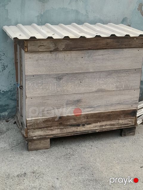 Taxta quş yuvası/qəfəshana - Material: əsasən taxta karkas, ön qapılı — Xırdalan