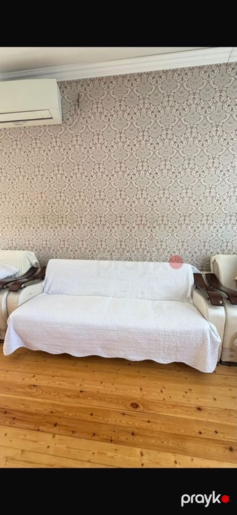 Klassik üslublu yumşaq mebel dəsti - Tərkibi: 3 nəfərlik divan + 2 — Saray
