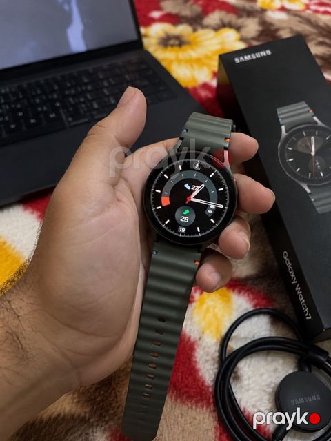 Samsung Galaxy Watch7 – yaşıl rəngli silikon qayışlı, dairəvi ekranlı — Bakı