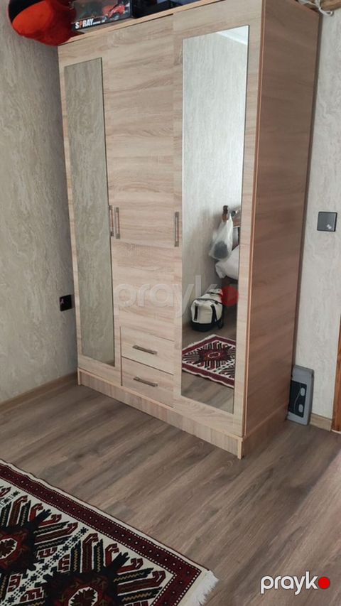 Üç qapılı, güzgülü paltar şkafı - Material: açıq palıd rəngli — Bakı