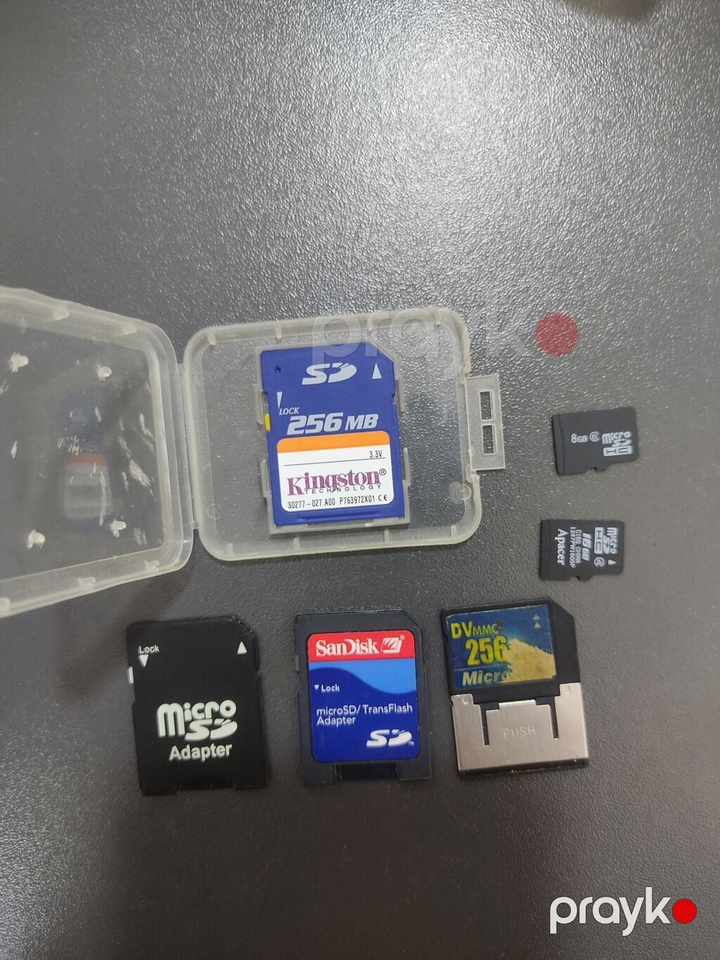 Yaddaş kartları və adapterlər toplusu Məzmun: - 1 x SD kart Kingston — Yaddaş kartları, Bakı (2)