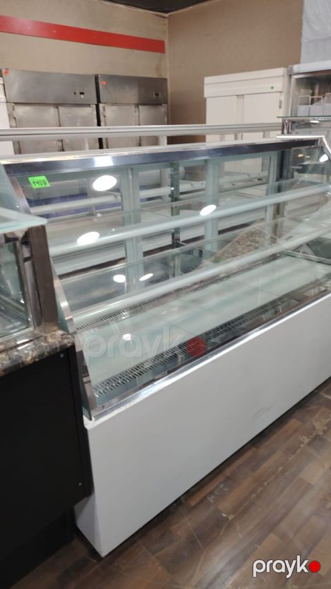 Soyuduculu vitrin – mağaza, kafe, şirniyyat və deli bölmələri üçün — Digah