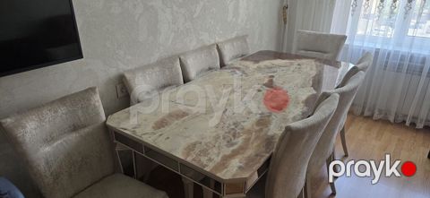 Stol ve kamod satiram. ela veziyyetdedi. 8 stulu var — Bakı