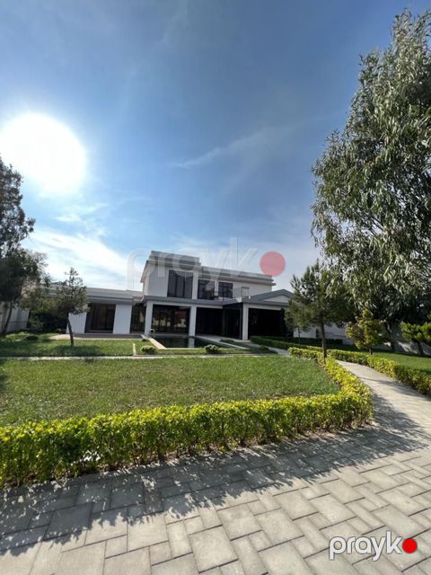 Satılır 6 otaqlı həyət evi/bağ evi 255 m² — Bakı