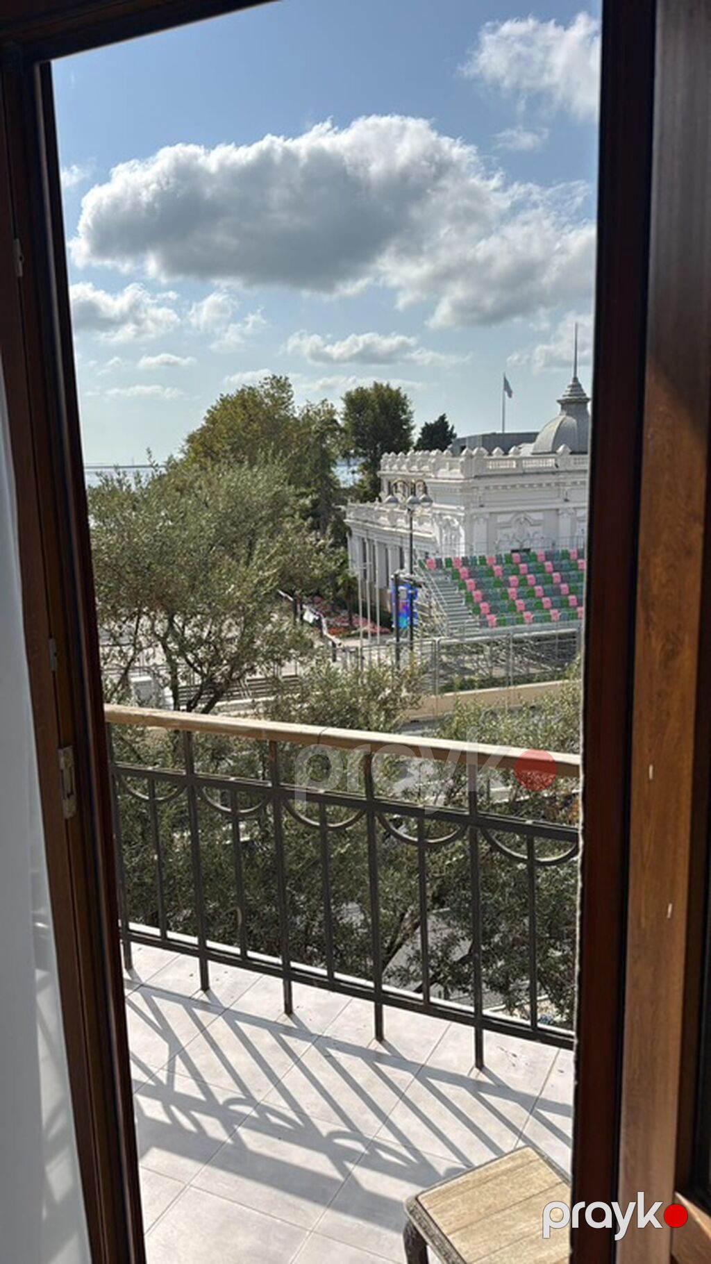 Formula 1 yaris zamani Balkon kiraye verilir. Max Adam: 6 nefer — Mənzil, Bakı (2)