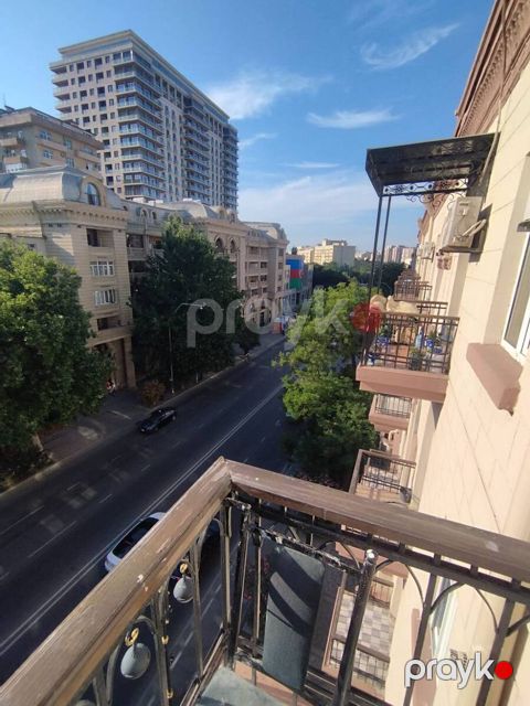 Satılır 3 otaqlı köhnə tikili 90 m²