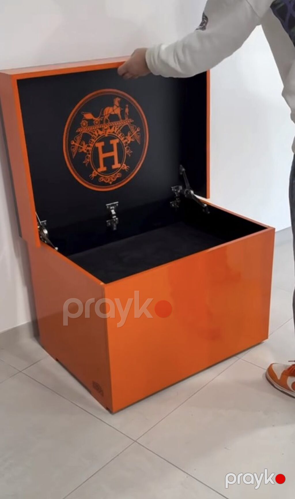 Brend qutusu dizaynında çoxfunksiyalı saxlanma oturacağı - Dizayn — Puflər və banketlər, Bakı (5)