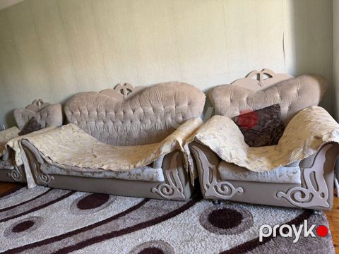 Divan kreslo dəsti satılır yaxşı vəziyyətdə.Qiymət 170man.Unvan — Mehdiabad