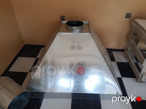 Sənaye tipli havalandırma başlığı və hava kanalı dəsti. Manqal, kabab — Digah
