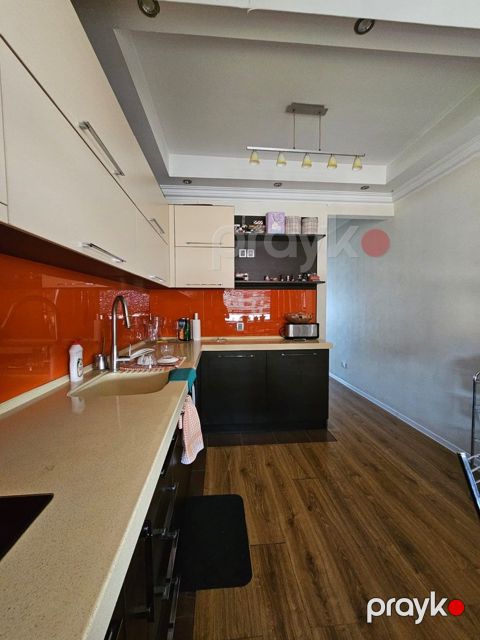 Satılır 4 otaqlı köhnə tikili 110 m² — Bakı