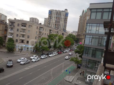 Satılır 2 otaqlı köhnə tikili 48 m² — Bakı