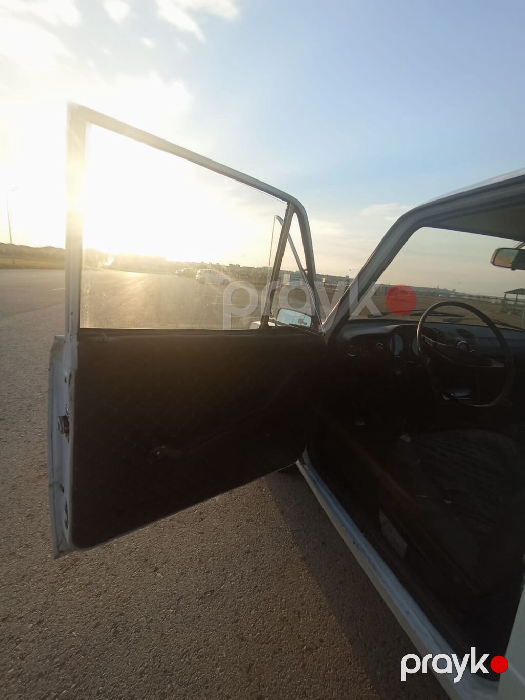 VAZ 2106, ağ rəng, sedan kuzov. Klassik dizayna malik, xrom detallar — Avtomobillər, Digah (10)