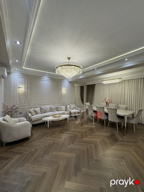 Satılır 4 otaqlı yeni tikili 210 m² — Bakı