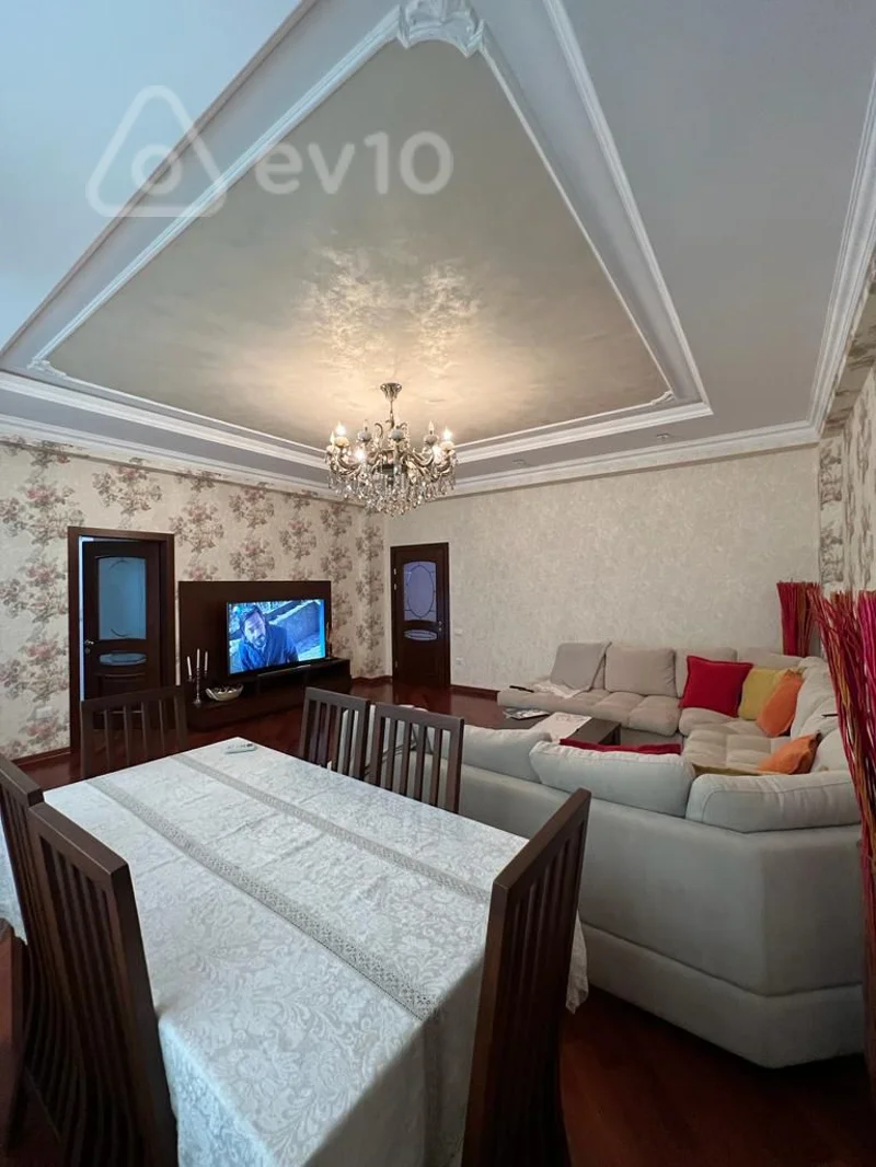 2 otaqlı mənzil, 120 m², i.qasimov — Bakı