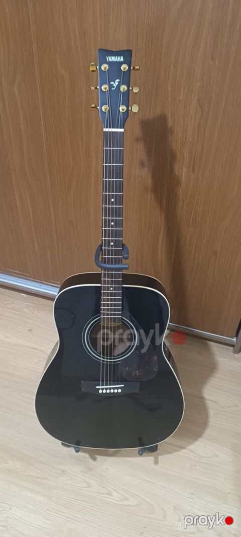Yamaha F370 gitarası — Bakı