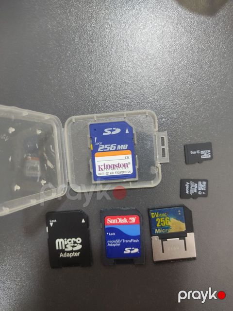 Yaddaş kartları və adapterlər toplusu Məzmun: - 1 x SD kart Kingston — Bakı