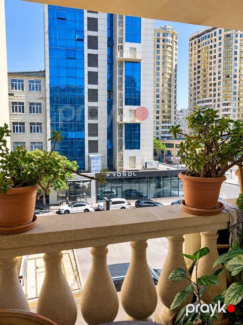 Satılır 2 otaqlı köhnə tikili 62 m² — Bakı
