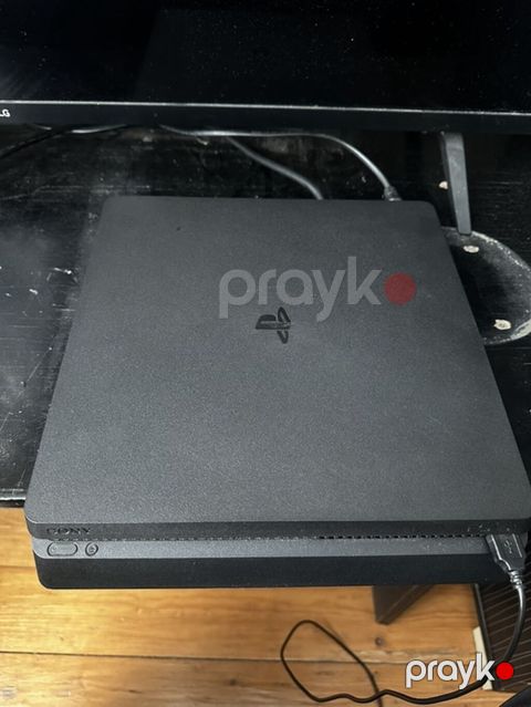 Sony PlayStation 4 Slim oyun konsolu Xüsusiyyətlər: - Kompakt “Slim” — Mehdiabad