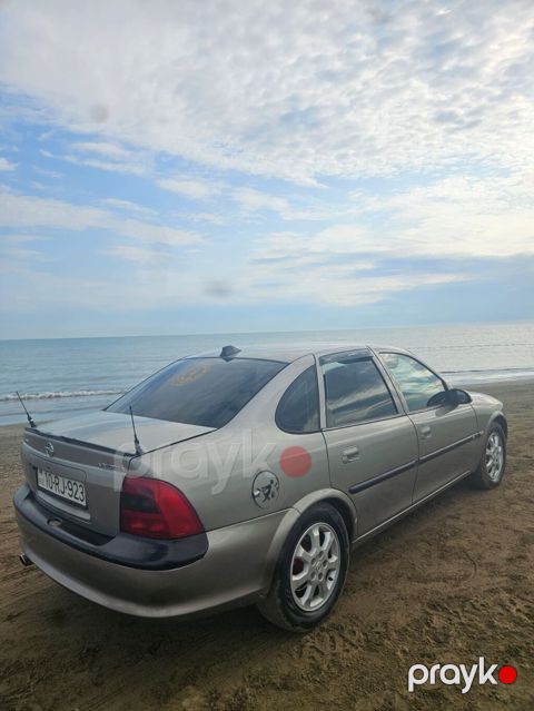 Opel Vectra B sedan - Kuzov: 4 qapılı sedan, boz/metallik rəng — Bakı
