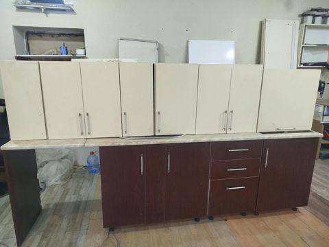 Mətbəx mebeli satılır. Qiymət 330 azn. Ölçü 2.80sm, üzərində moyka — Mətbəx mebeli