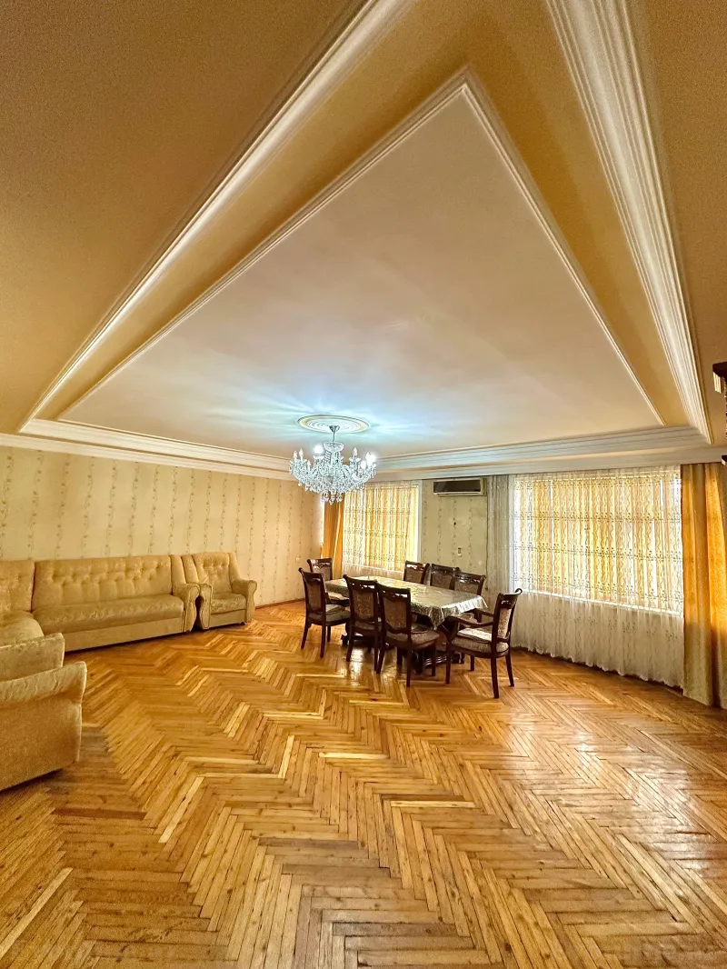 Satılır 5 otaqlı Mənzil Köhnə tikili 112 m² Gəncə — Gəncə