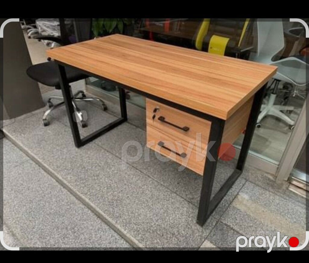 Masa – minimal dizaynlı, metal karkaslı iş/oxu masası - Model — Masalar, Bakı (3)