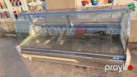 Vitrin soyuducu 300azn. 2 metr. satilir. Unvan Bine Nigaz — Bakı