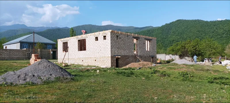 Satılır 5 otaqlı Həyət evi 312 m² Oğuz — Oğuz