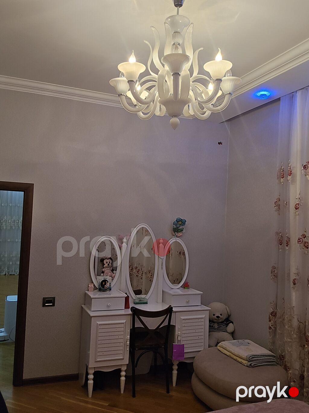 Satılır – geniş həyət evi - Üç mərtəbəli, mansardlı mülk. - Fasadda — Ev, villa, Xırdalan (5)
