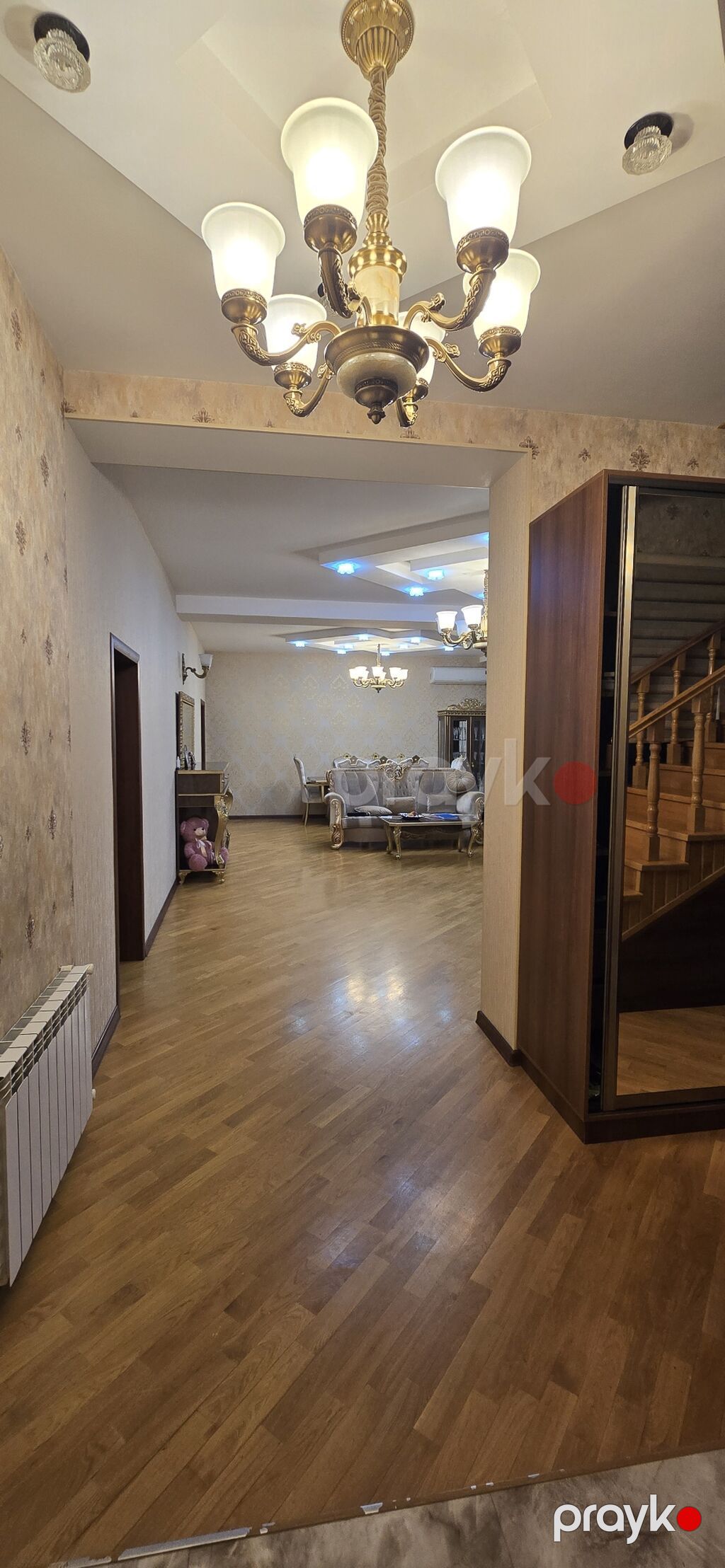 Satılır – geniş həyət evi - Üç mərtəbəli, mansardlı mülk. - Fasadda — Ev, villa, Xırdalan (4)