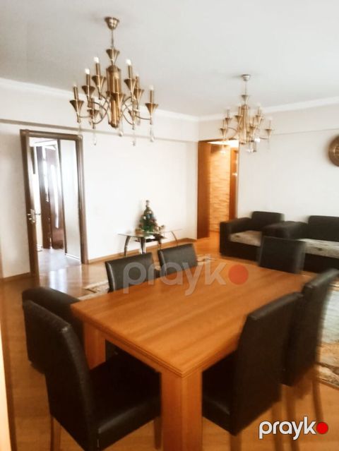 Satılır 4 otaqlı köhnə tikili 120 m² — Bakı