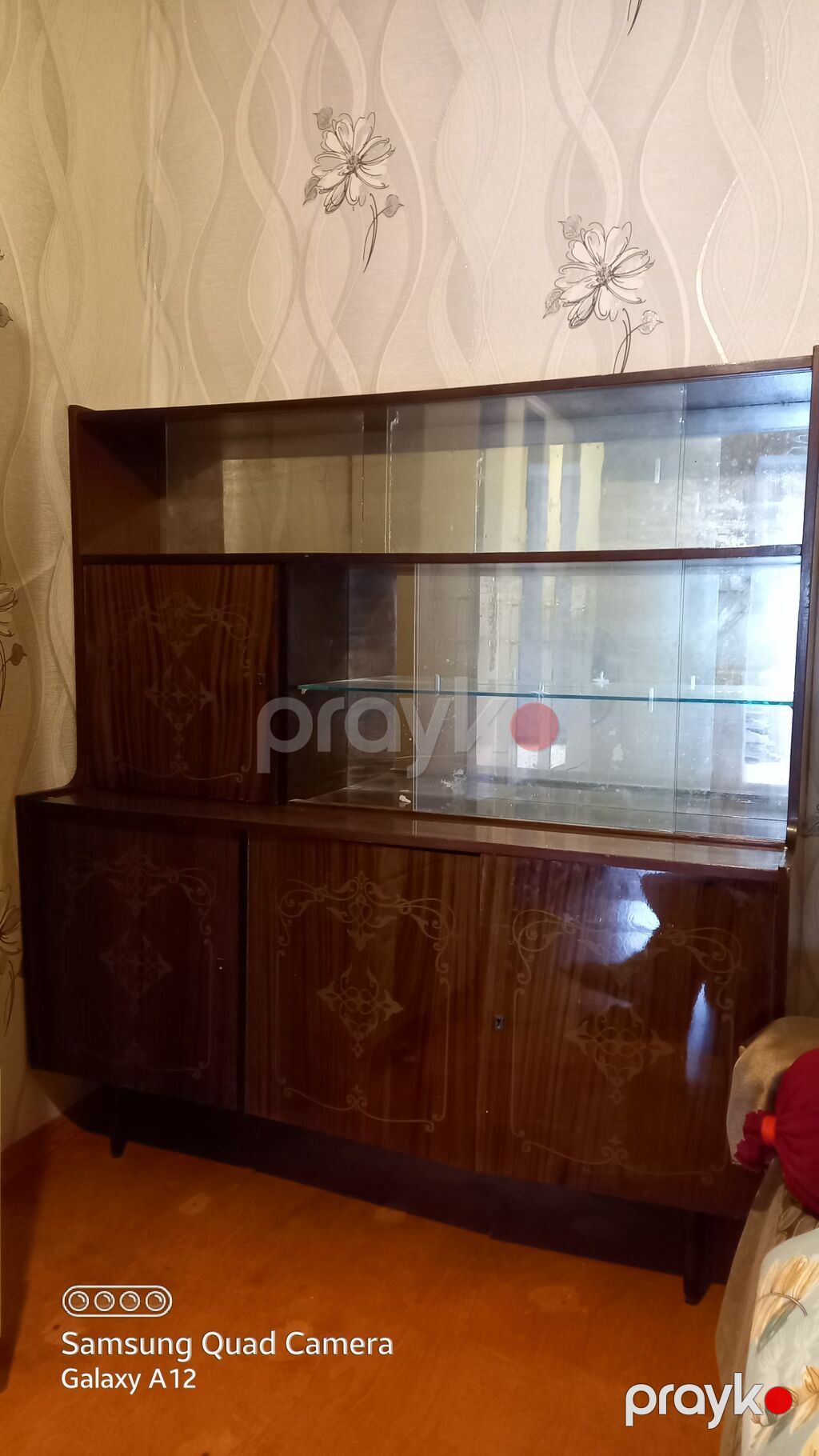 Vitrinli şkaf - Material: taxta (tünd ağac teksturası) və şüşə - Üst — Şkaflar, Xırdalan (2)