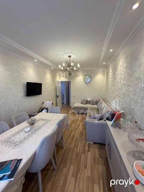 Satılır 4 otaqlı köhnə tikili 95 m² — Bakı