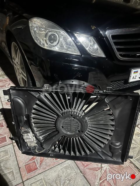 Mercedes E350 pəri — Bakı