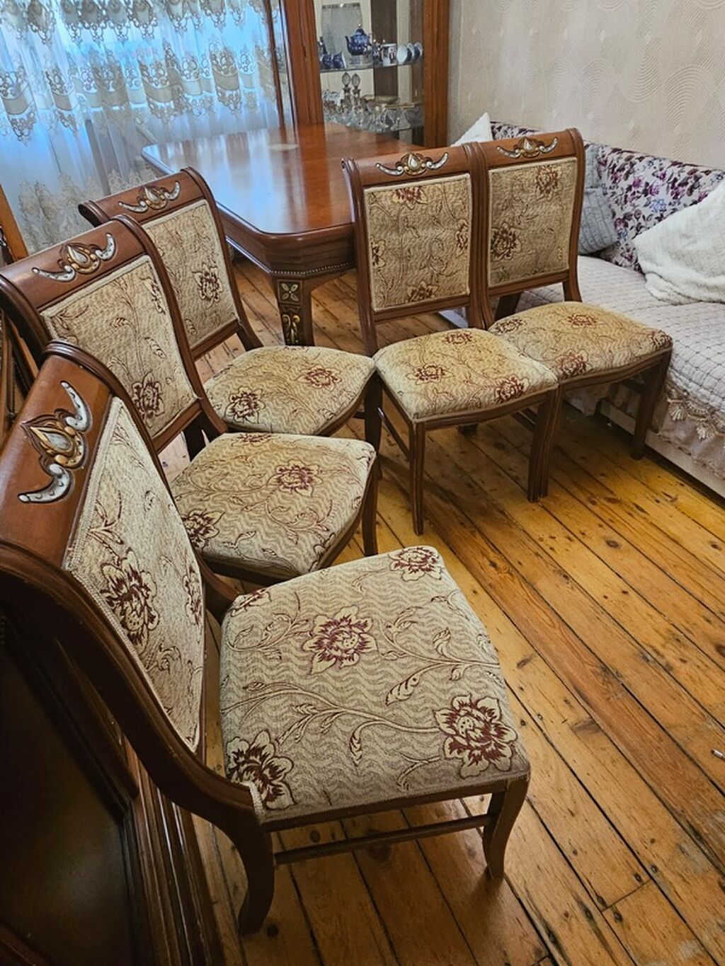 Klassik üslubda qonaq otağı mebel dəsti Tərkibi: - Uzadıla bilən — Qonaq otağı üçün, Masazır (7)
