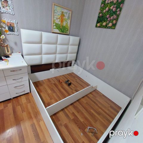 Ağ rəngli, modern dizaynlı çarpayı karkası və yumşaq başlıq 2 ci eldi — Bakı