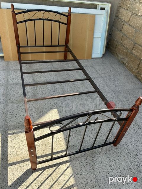 Tək nəfərlik metal çarpayı.Yenidir, az istifadə olunub. Yanlız nağd — Digah