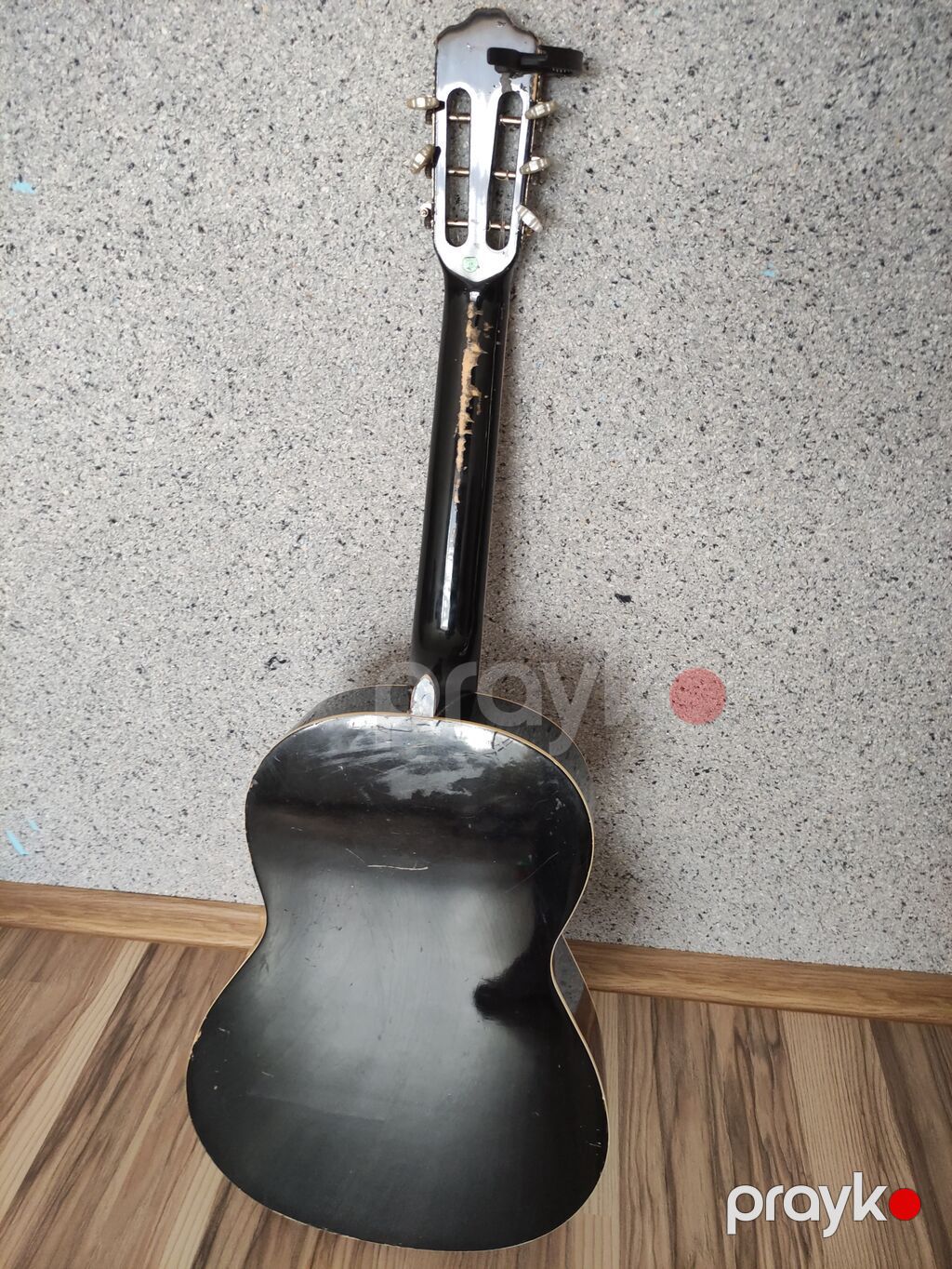 Hər şeyi tan işləkdir bircə bir kökün krişkasından başqa. O da — Gitarlar və digər simli alətlər, Bakı (4)