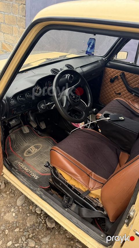 Lada 2106 sedan - Kuzov: bej rəng, 4 qapı, xrom moldinqlər, orijinal — Qusar