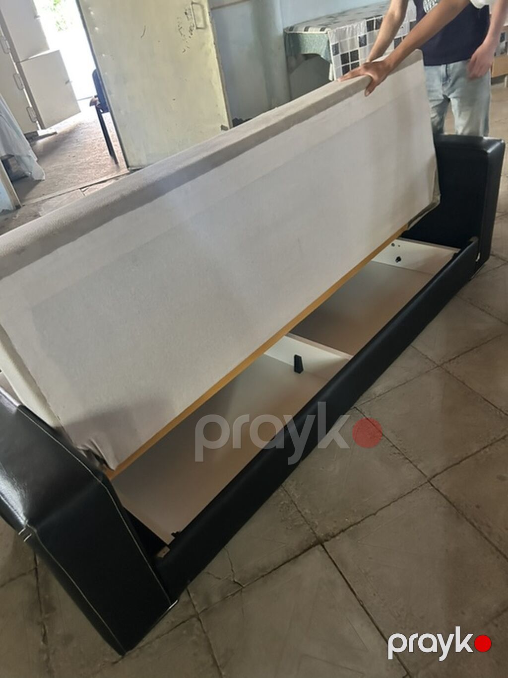 Çevrilən divan – bej oturacaq/süet toxumalı parça və qara eko‑dəri — Divanlər, Sumqayıt (3)