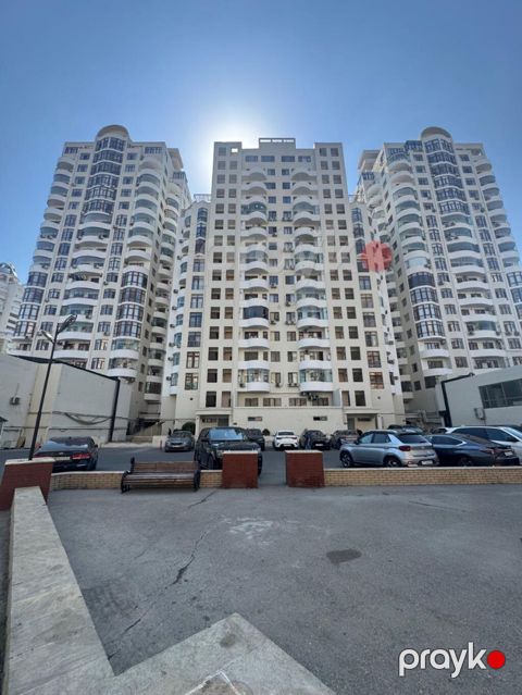 Nəsimi rayonunda "ilin 4 fəsili" yaşayış kompleksində üzü şəhərə — Bakı