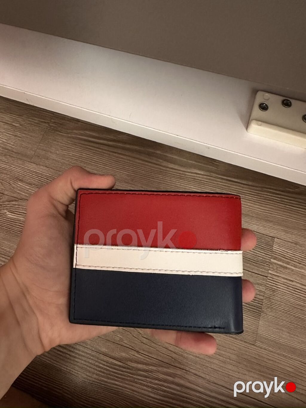 Tommy Hilfiger kişi pulqabısı - Dizayn: Qırmızı–ağ–tünd göy rəngli — Cüzdanlar və vizit kartlıqları, Bakı (2)