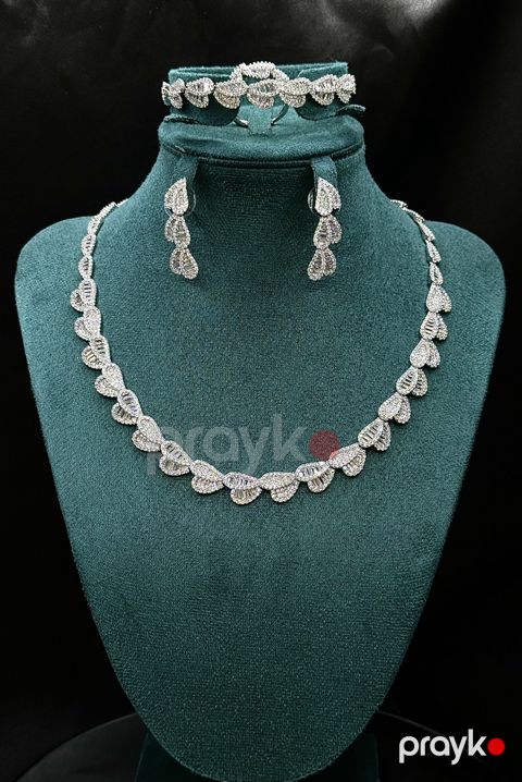 Bijuteriya dəsti boyunbağı, qolbaq, sırğa və üzük 8128_10594 — Bakı