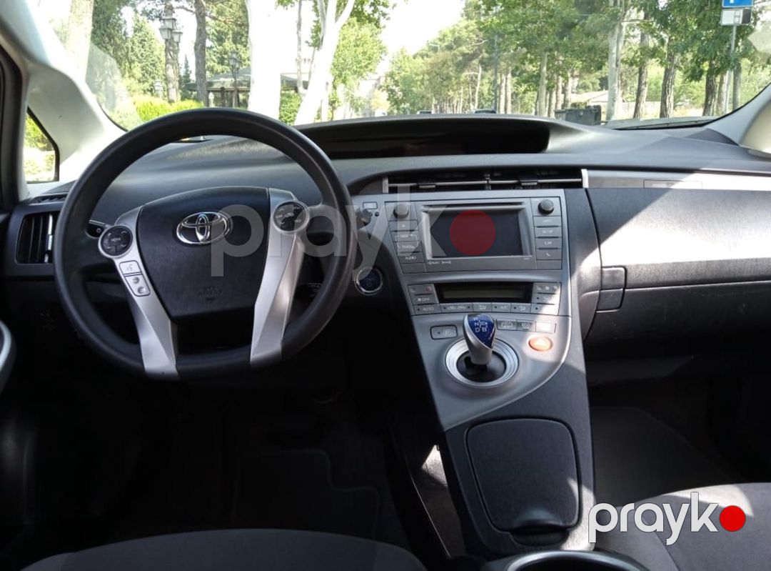Toyota Prius icarəsi — Avtomobil icarəsi, Bakı (4)