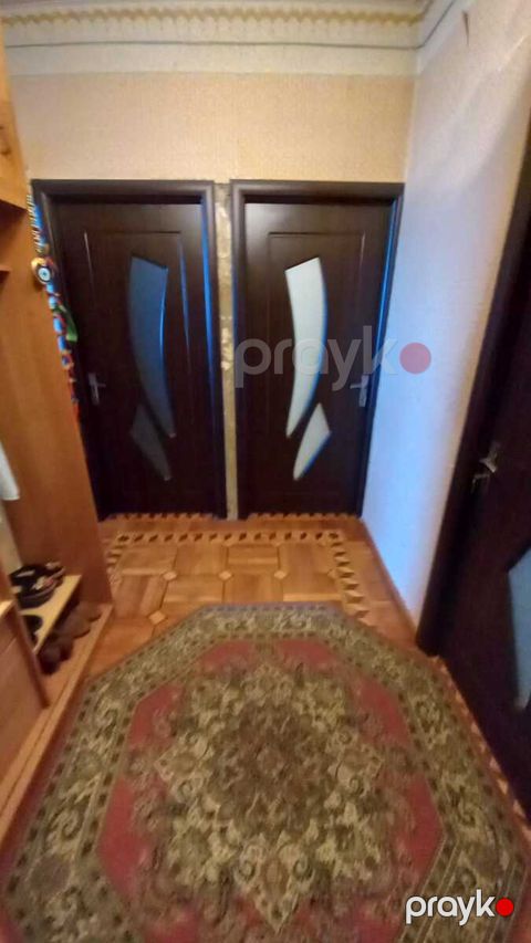 Satılır 4 otaqlı köhnə tikili 100 m² — Bakı