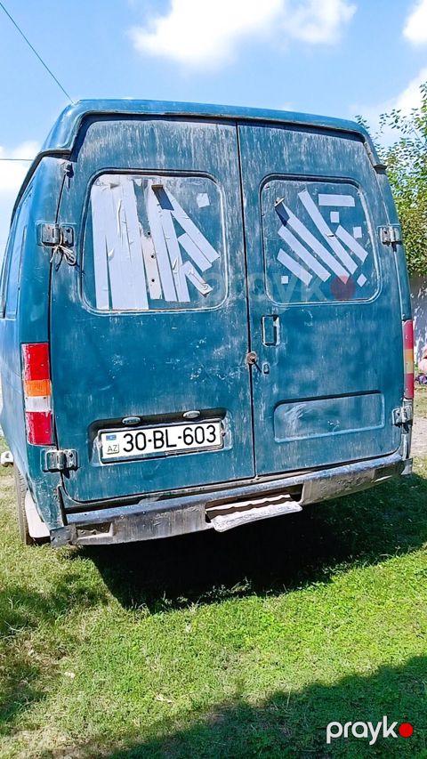Yük/sernişin mikroavtobusu – mavi rəngli, arxa ikitərəfli qapılı — İmişli
