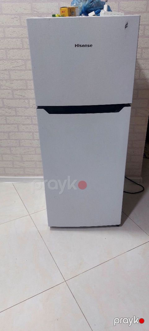 İşlənmiş 2 qapılı Hisense Soyuducu Satılır, rəng - Ağ, Dolab içi — Bakı