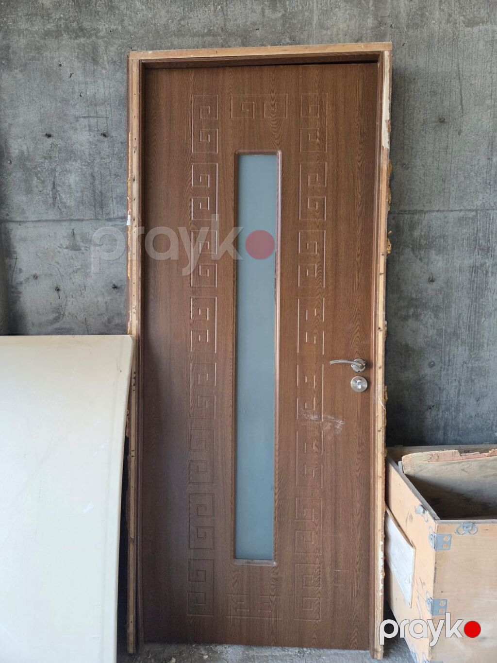 Daxili otaq qapısı – ağac teksturalı, şaquli şüşə panelli - Material — Pəncərələr, qapılar, balkonlar, Bakı (2)